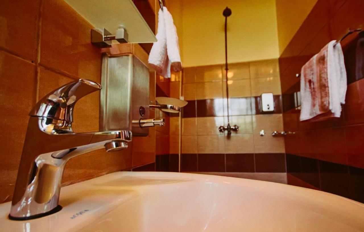 Riverfront Gardens Bed & Breakfast Mjini Екстериор снимка